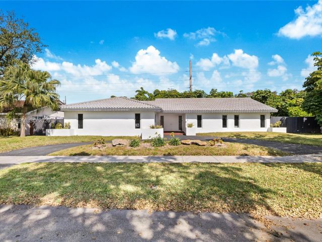 Home for sale at 1925 NE 214th Ter - photo 7427945