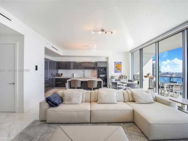 Apartment for sale  Unit #3902 - photo 7401313