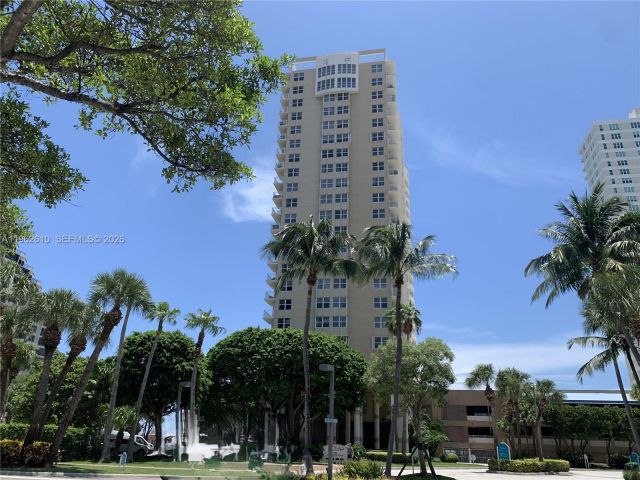 1-bedroom condo for rent in Miami - 770 Claughton Island Dr 606 - MondialRealty