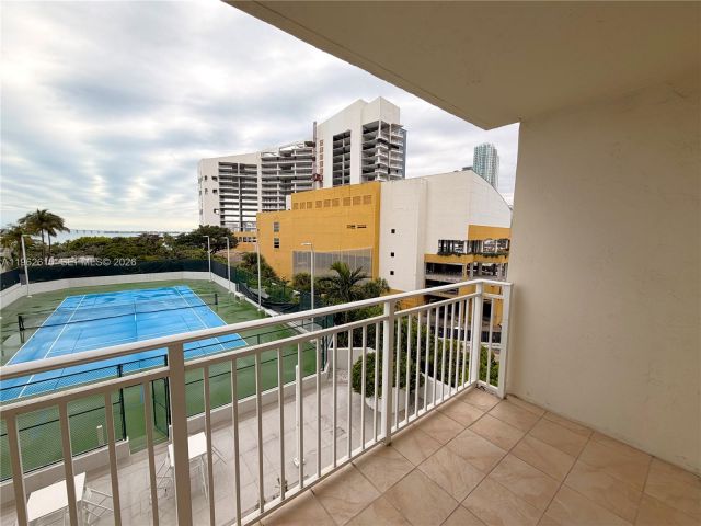 1-bedroom condo for rent in Miami - 770 Claughton Island Dr 606 - MondialRealty