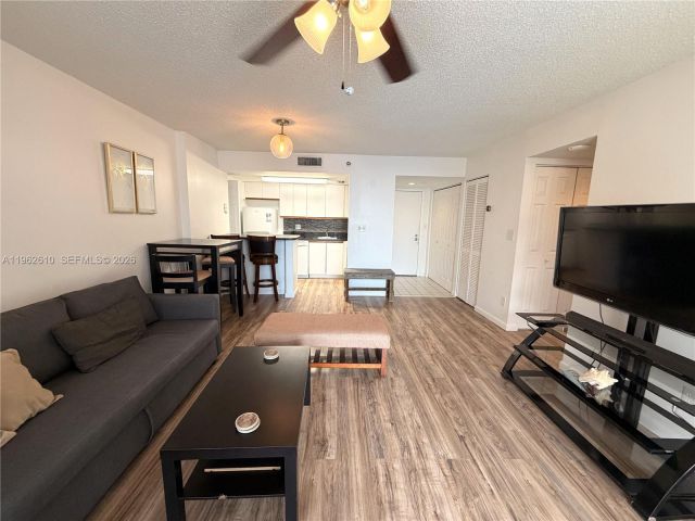 1-bedroom condo for rent in Miami - 770 Claughton Island Dr 606 - MondialRealty