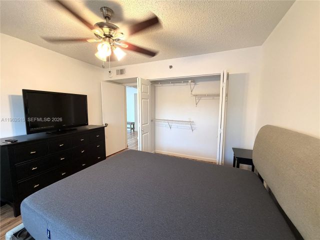 1-bedroom condo for rent in Miami - 770 Claughton Island Dr 606 - MondialRealty
