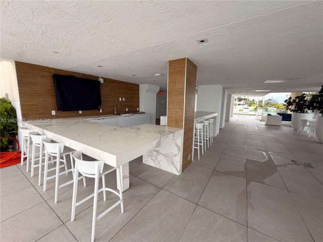 1-bedroom condo for rent in Miami - 770 Claughton Island Dr 606 - MondialRealty