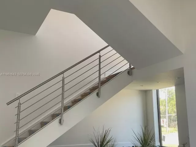 5-bedroom home for rent in Fort Lauderdale - 1700 NE 18th St 0 - MondialRealty