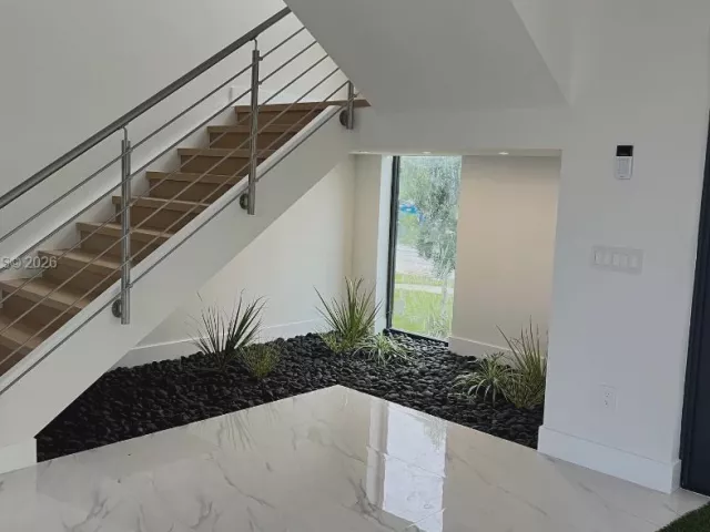 5-bedroom home for rent in Fort Lauderdale - 1700 NE 18th St 0 - MondialRealty