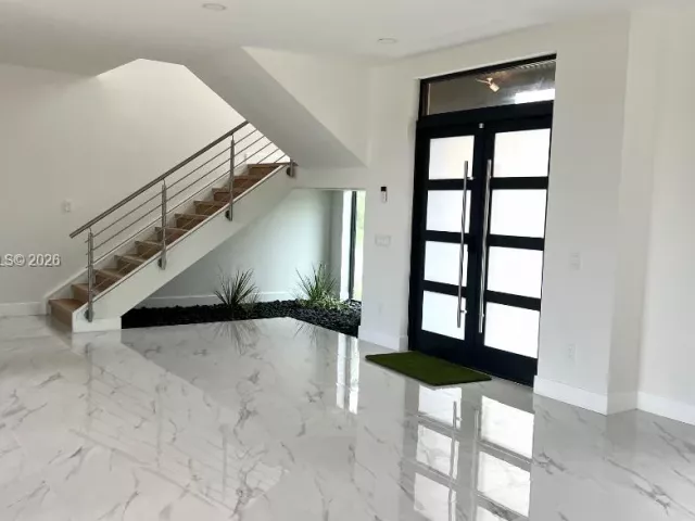 5-bedroom home for rent in Fort Lauderdale - 1700 NE 18th St 0 - MondialRealty