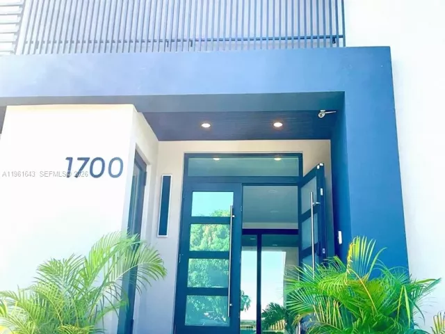 5-bedroom home for rent in Fort Lauderdale - 1700 NE 18th St 0 - MondialRealty