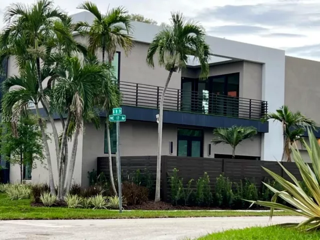 5-bedroom home for rent in Fort Lauderdale - 1700 NE 18th St 0 - MondialRealty