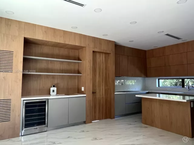 5-bedroom home for rent in Fort Lauderdale - 1700 NE 18th St 0 - MondialRealty