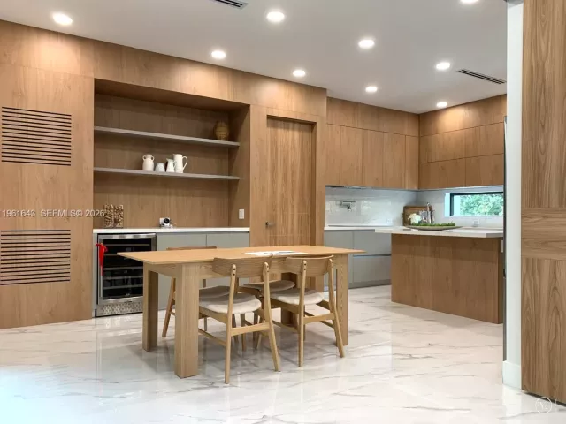 5-bedroom home for rent in Fort Lauderdale - 1700 NE 18th St 0 - MondialRealty