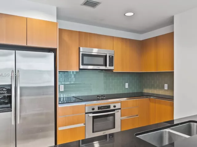 2-bedroom condo for rent in Miami - 1050 Brickell Ave 2620 - MondialRealty
