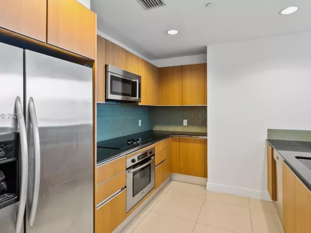 2-bedroom condo for rent in Miami - 1050 Brickell Ave 2620 - MondialRealty