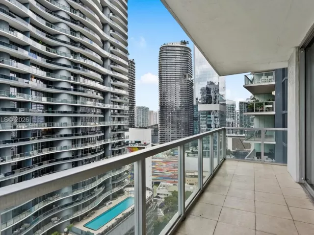 2-bedroom condo for rent in Miami - 1050 Brickell Ave 2620 - MondialRealty