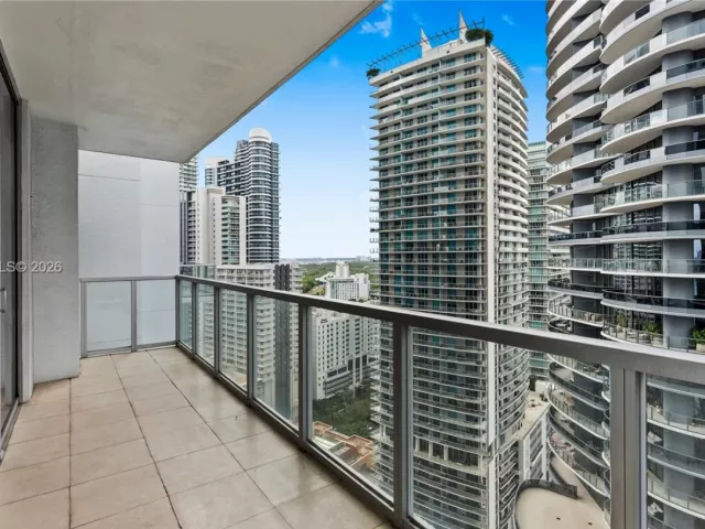 2-bedroom condo for rent in Miami - 1050 Brickell Ave 2620 - MondialRealty