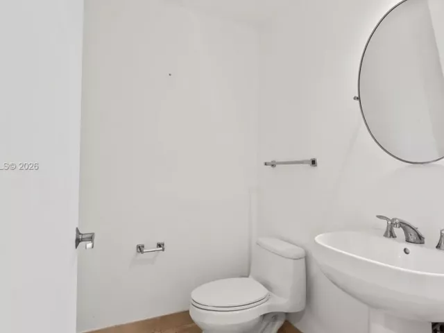 2-bedroom condo for rent in Miami - 1050 Brickell Ave 2620 - MondialRealty