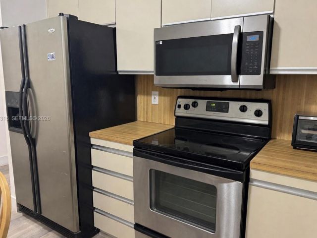 1-bedroom condo for rent in Hallandale Beach - 2500 Parkview Dr 1610 - MondialRealty