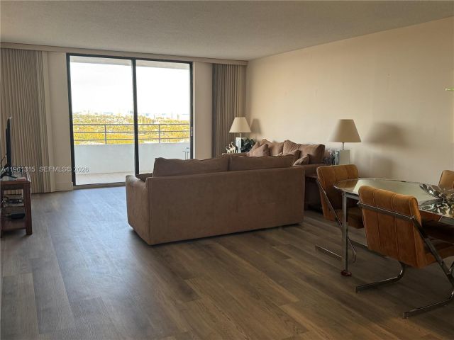 1-bedroom condo for rent in Hallandale Beach - 2500 Parkview Dr 1610 - MondialRealty