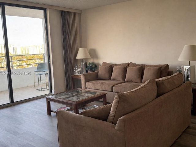 1-bedroom condo for rent in Hallandale Beach - 2500 Parkview Dr 1610 - MondialRealty