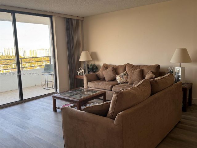 1-bedroom condo for rent in Hallandale Beach - 2500 Parkview Dr 1610 - MondialRealty