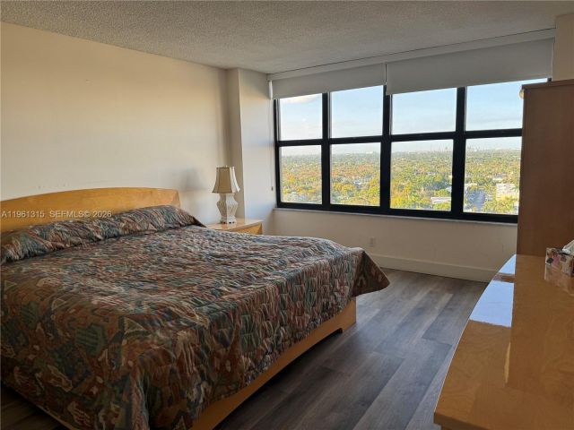 1-bedroom condo for rent in Hallandale Beach - 2500 Parkview Dr 1610 - MondialRealty