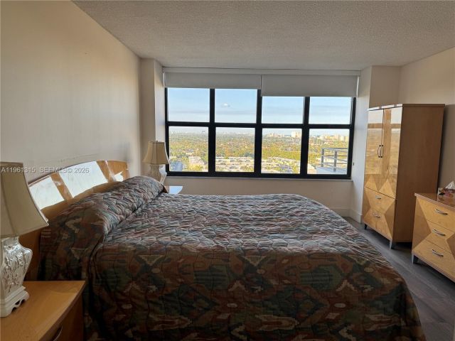 1-bedroom condo for rent in Hallandale Beach - 2500 Parkview Dr 1610 - MondialRealty