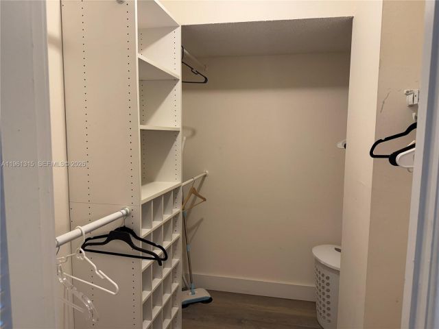 1-bedroom condo for rent in Hallandale Beach - 2500 Parkview Dr 1610 - MondialRealty