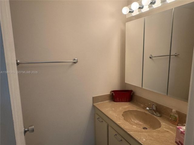 1-bedroom condo for rent in Hallandale Beach - 2500 Parkview Dr 1610 - MondialRealty