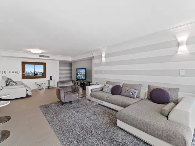 2-bedroom condo for sale in Miami Beach - 2655 Collins Ave 2301 - MondialRealty