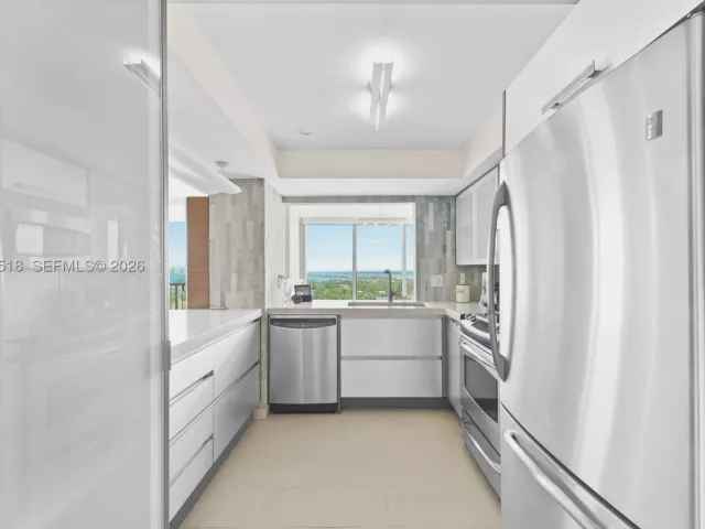 2-bedroom condo for sale in Miami Beach - 2655 Collins Ave 2301 - MondialRealty