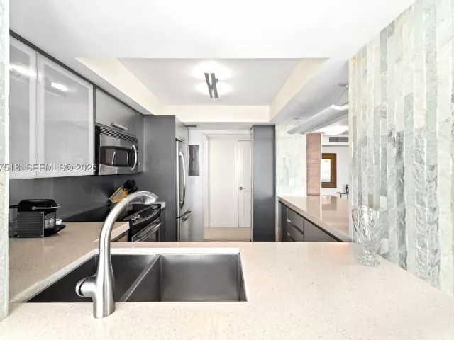 2-bedroom condo for sale in Miami Beach - 2655 Collins Ave 2301 - MondialRealty