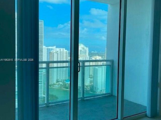 Apartment for rent  Unit #4002 - photo 7461333