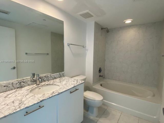 Apartment for rent  Unit #4002 - photo 7461341