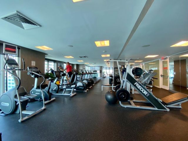 Apartment for rent  Unit #4002 - photo 7461347