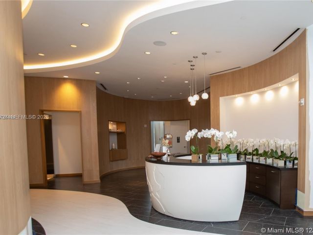 Apartment for rent  Unit #3903 - photo 7403443