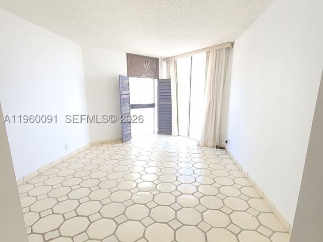 2-bedroom condo for sale in Aventura - 20185 E Country Club Dr 2505 - MondialRealty