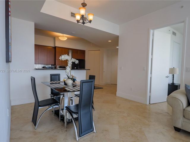 Apartment for rent  Unit #1703 - photo 7405077