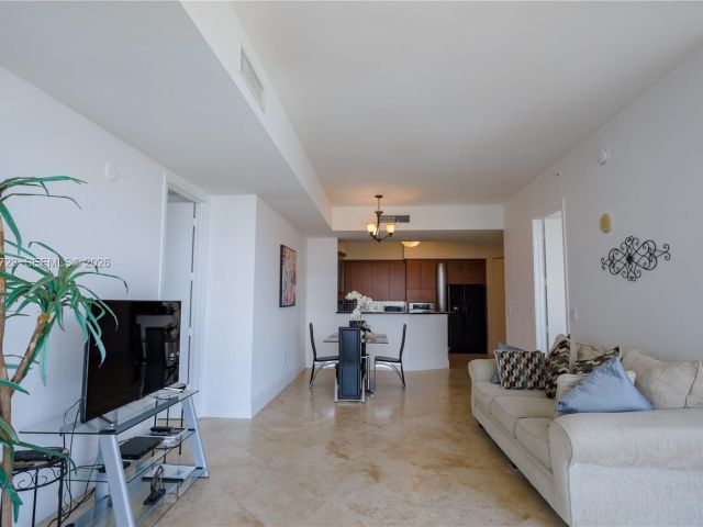 Apartment for rent  Unit #1703 - photo 7405079