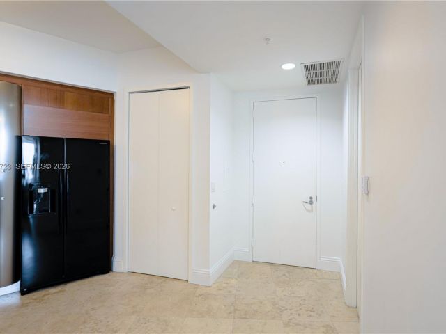 Apartment for rent  Unit #1703 - photo 7405086