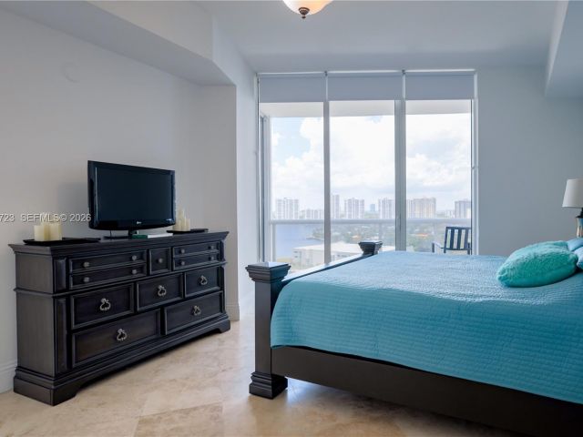 Apartment for rent  Unit #1703 - photo 7405088