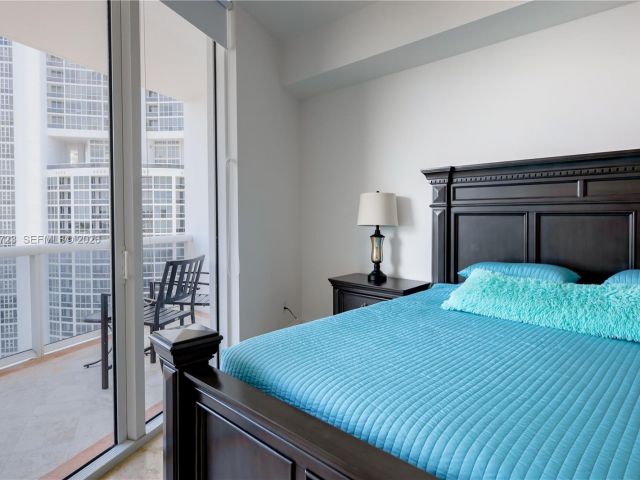 Apartment for rent  Unit #1703 - photo 7405089