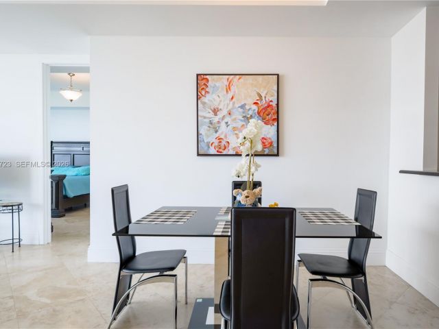 Apartment for rent  Unit #1703 - photo 7405092