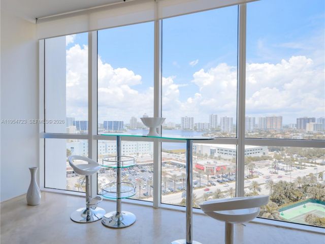 Apartment for rent  Unit #1703 - photo 7405094