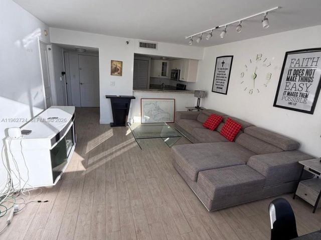 1-bedroom condo for sale in Miami - 540 Brickell Key Dr 1505 - MondialRealty