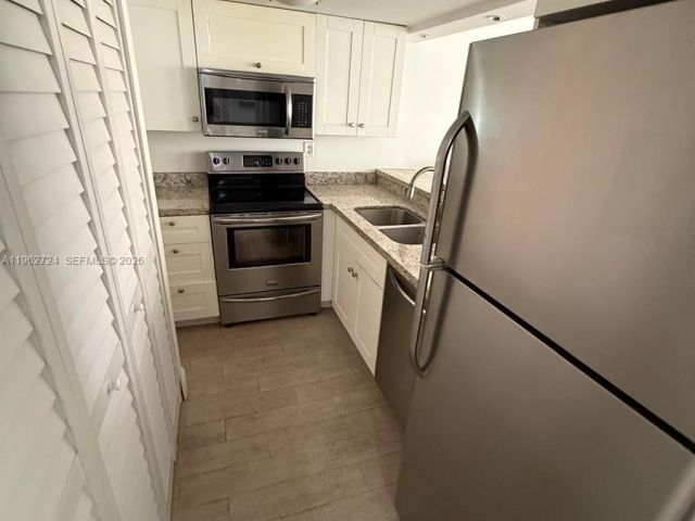 1-bedroom condo for sale in Miami - 540 Brickell Key Dr 1505 - MondialRealty