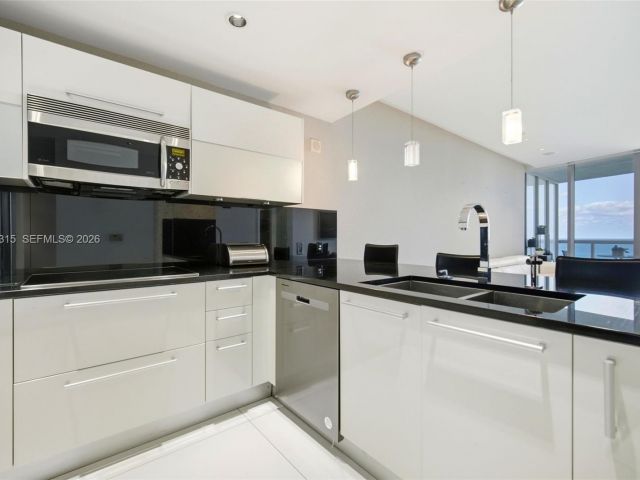 Apartment for sale  Unit #1606 - photo 7412247