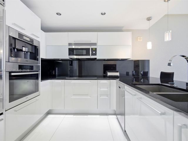 Apartment for sale  Unit #1606 - photo 7412249