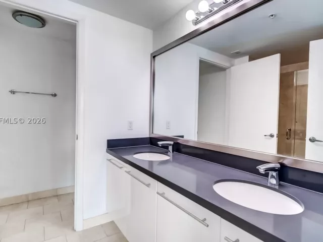 2-bedroom condo for sale in Miami - 90 SW 3rd St TH706 - MondialRealty