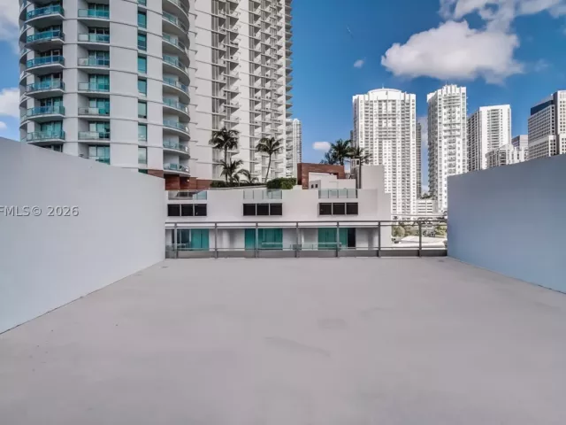 2-bedroom condo for sale in Miami - 90 SW 3rd St TH706 - MondialRealty