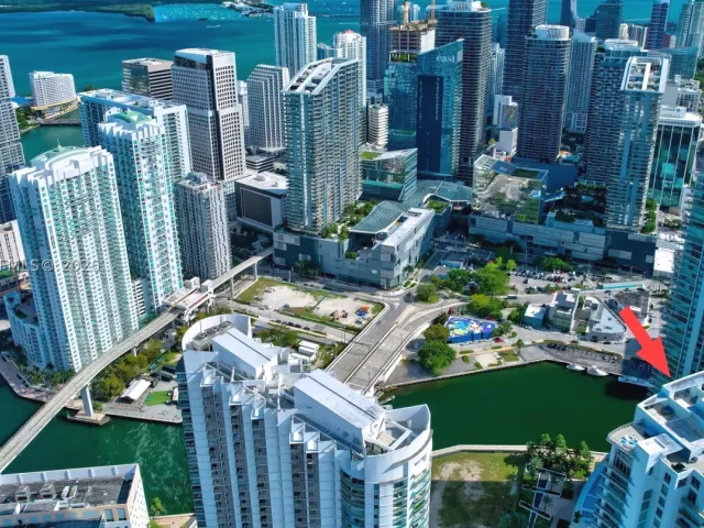 2-bedroom condo for sale in Miami - 90 SW 3rd St TH706 - MondialRealty