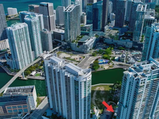 2-bedroom condo for sale in Miami - 90 SW 3rd St TH706 - MondialRealty